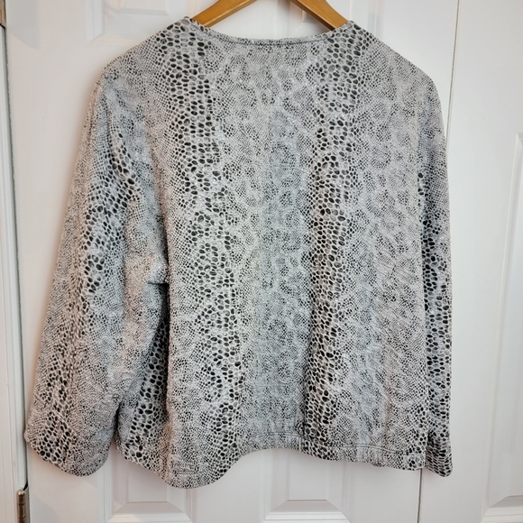 Chico’s 3 Black White Faux Snakeskin Cropped‎ Jacket - Picture 5 of 8